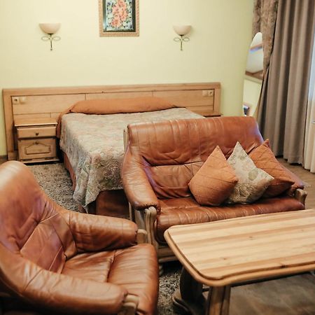 Тау-House Hotel Kok-Shoky Ngoại thất bức ảnh