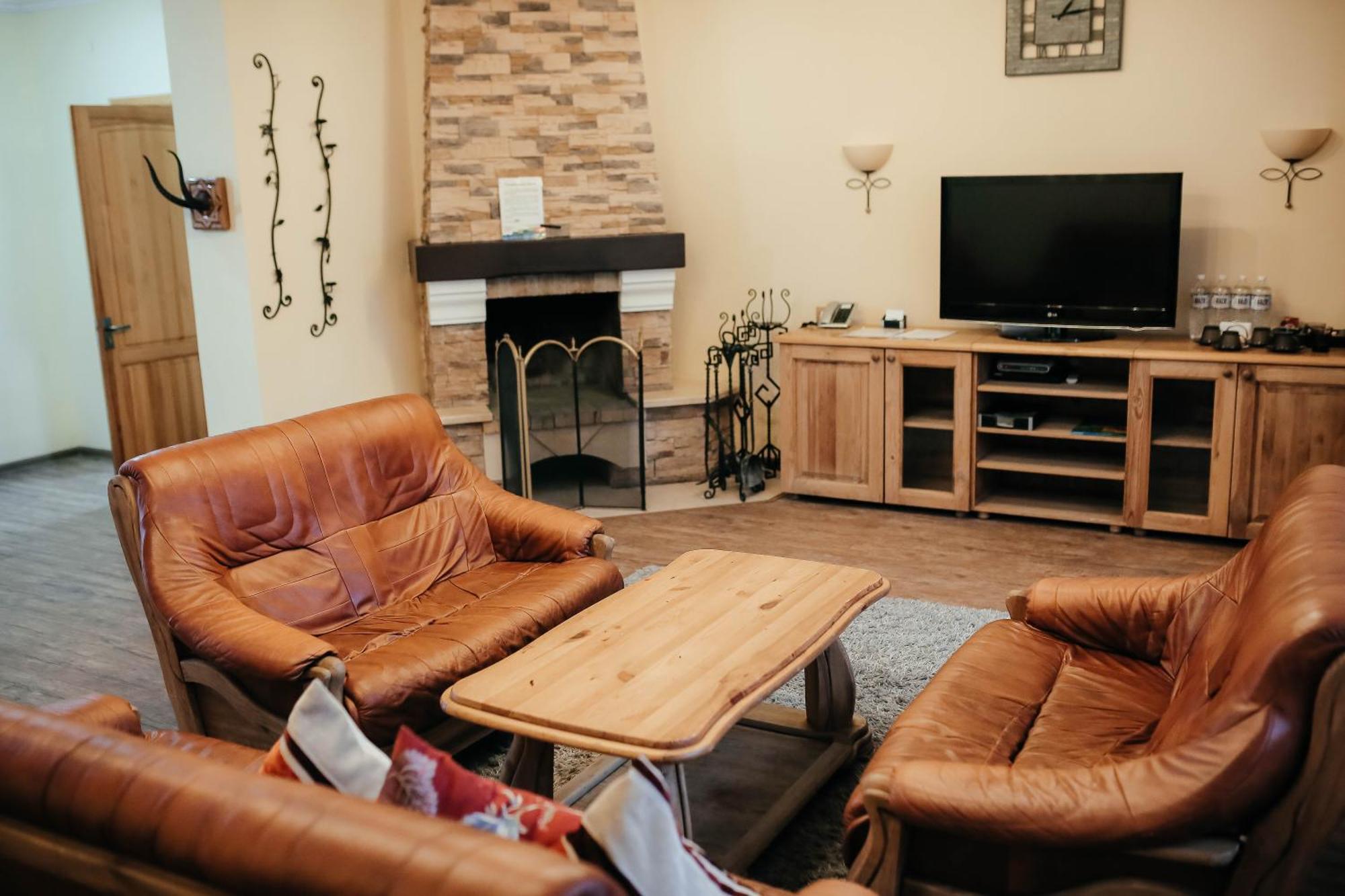 Тау-House Hotel Kok-Shoky Ngoại thất bức ảnh