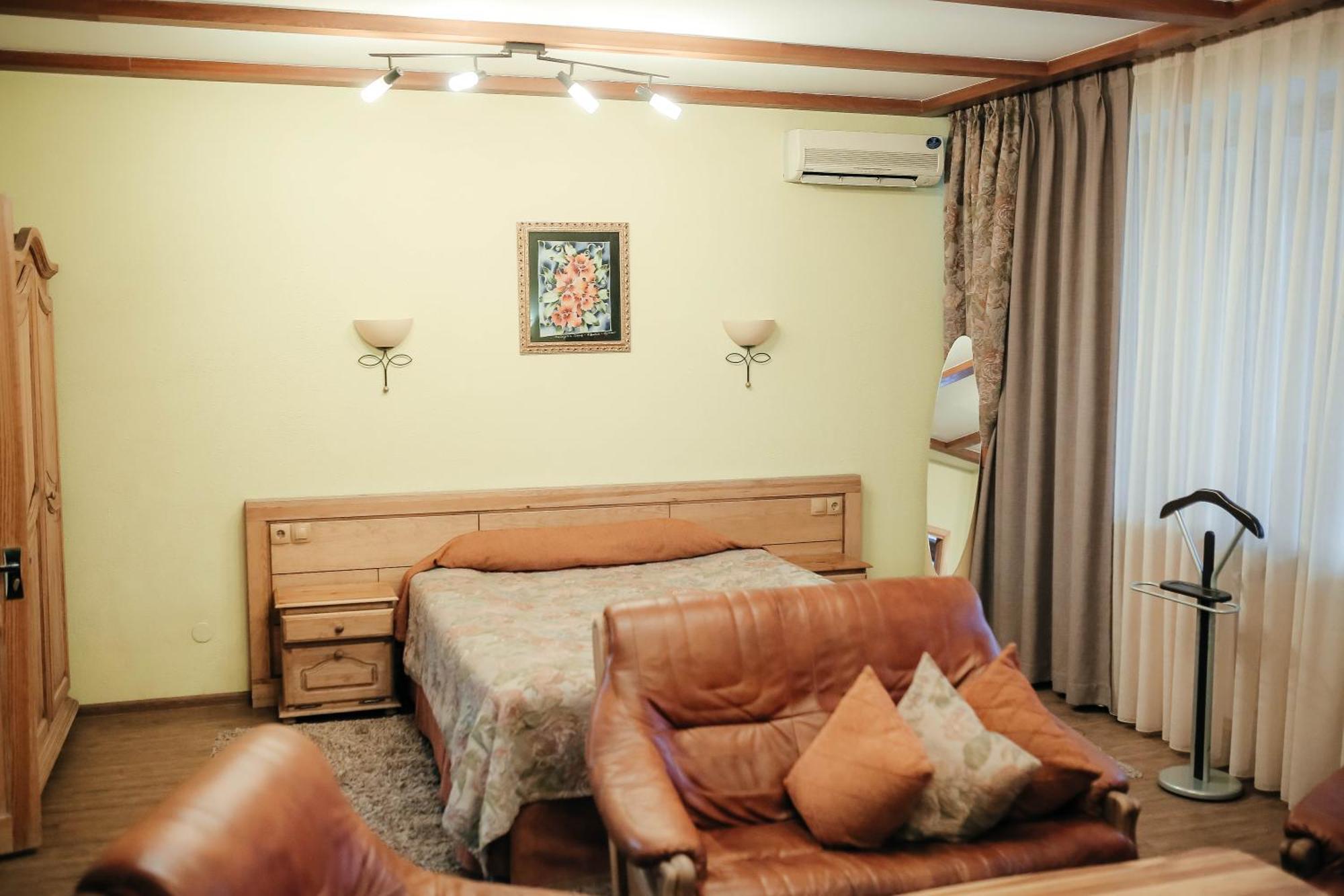 Тау-House Hotel Kok-Shoky Ngoại thất bức ảnh