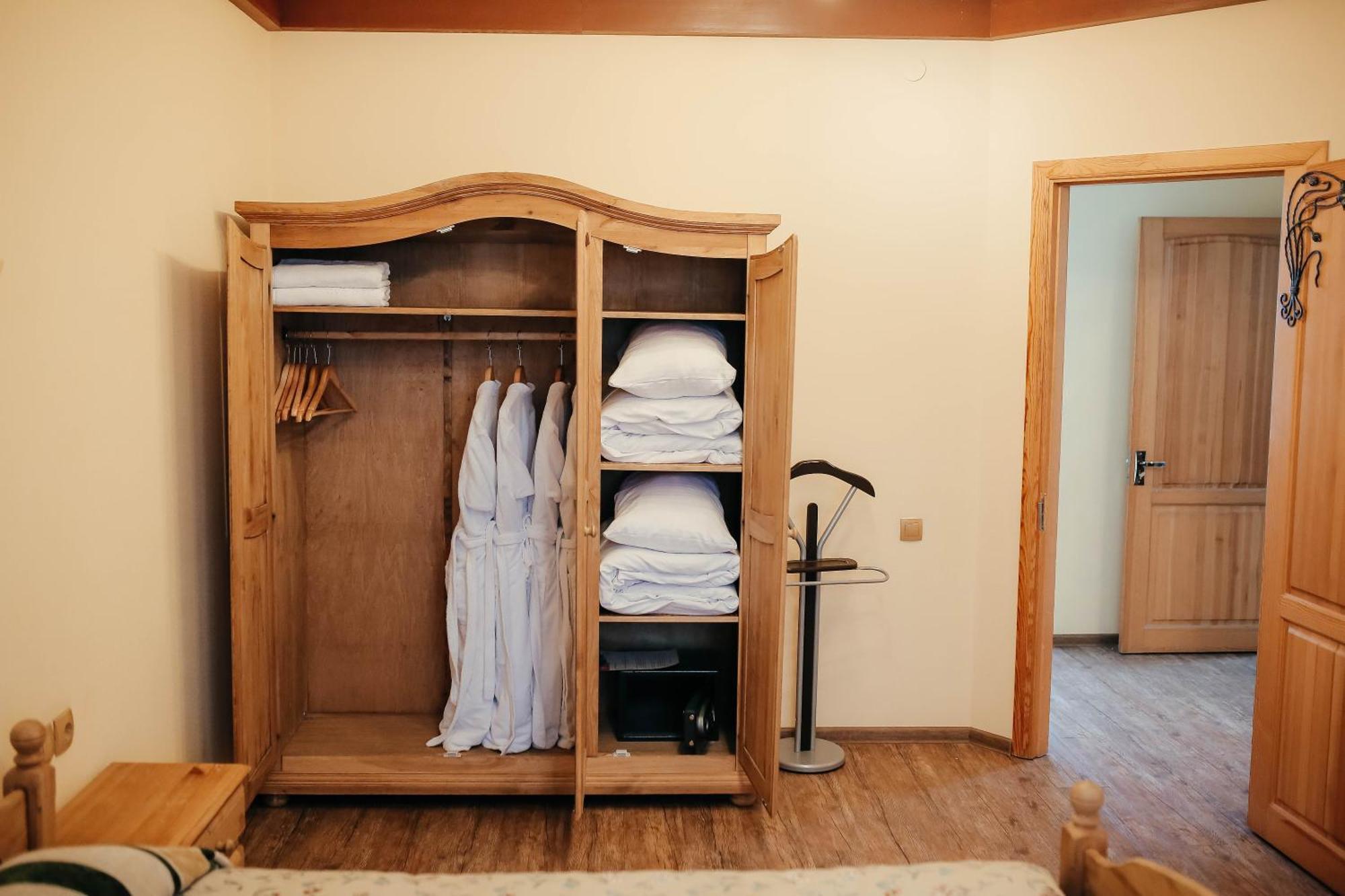 Тау-House Hotel Kok-Shoky Ngoại thất bức ảnh