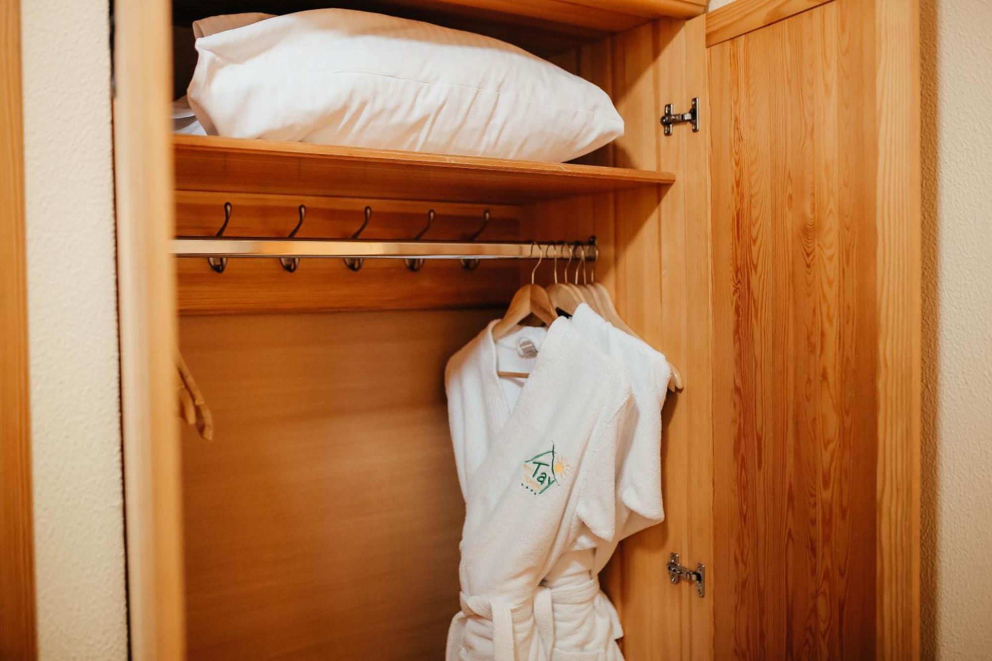 Тау-House Hotel Kok-Shoky Ngoại thất bức ảnh