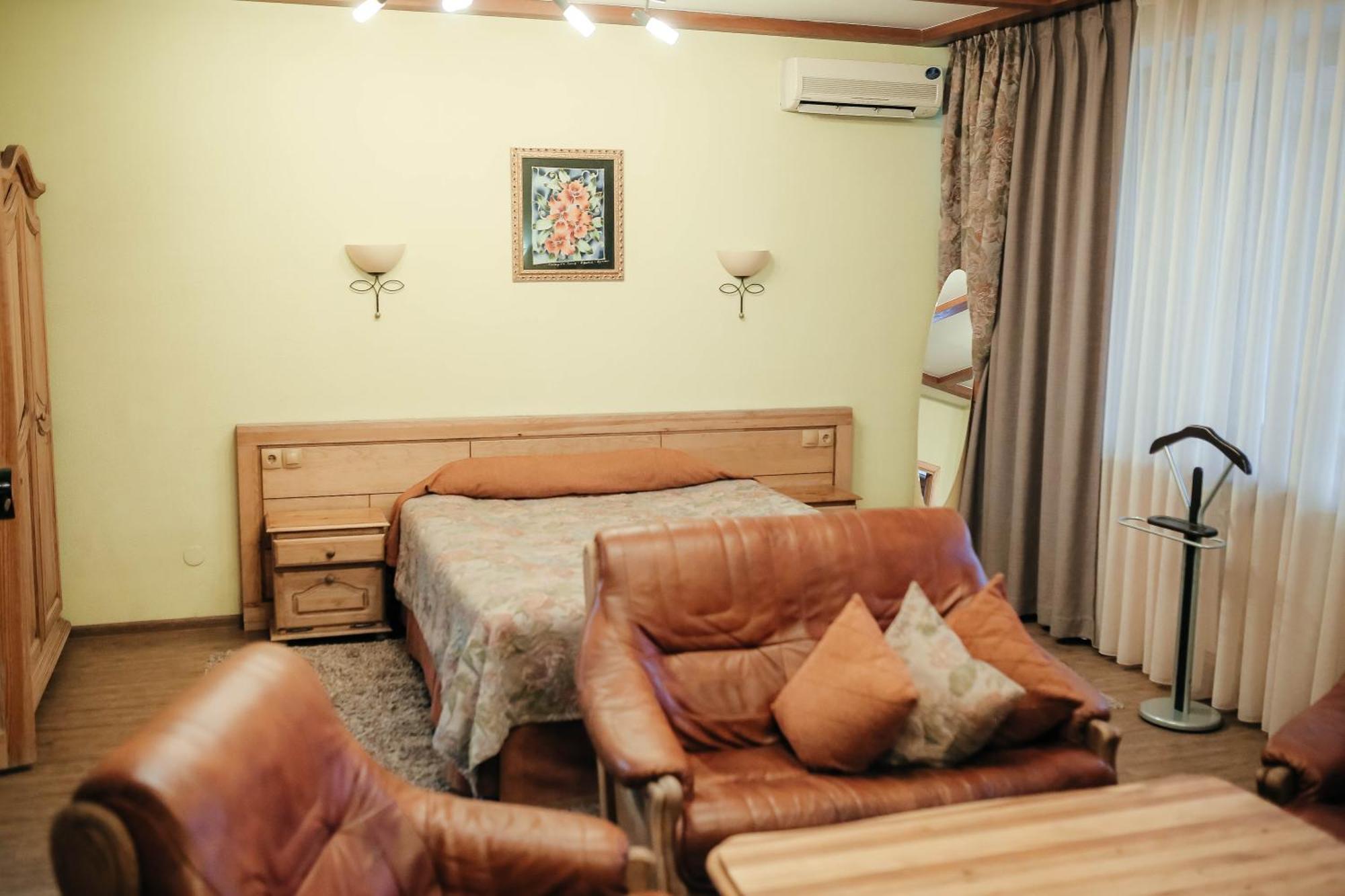 Тау-House Hotel Kok-Shoky Ngoại thất bức ảnh