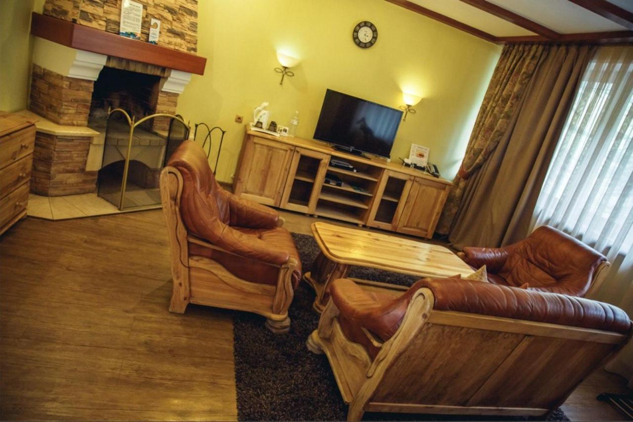Тау-House Hotel Kok-Shoky Ngoại thất bức ảnh